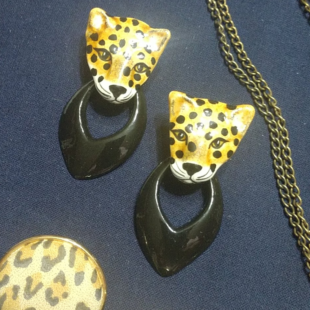 🌲. 4 FOR $20. Necklace, 2 Pair Earrings & 2 Bracelets Animal Print - Picture 4 of 6